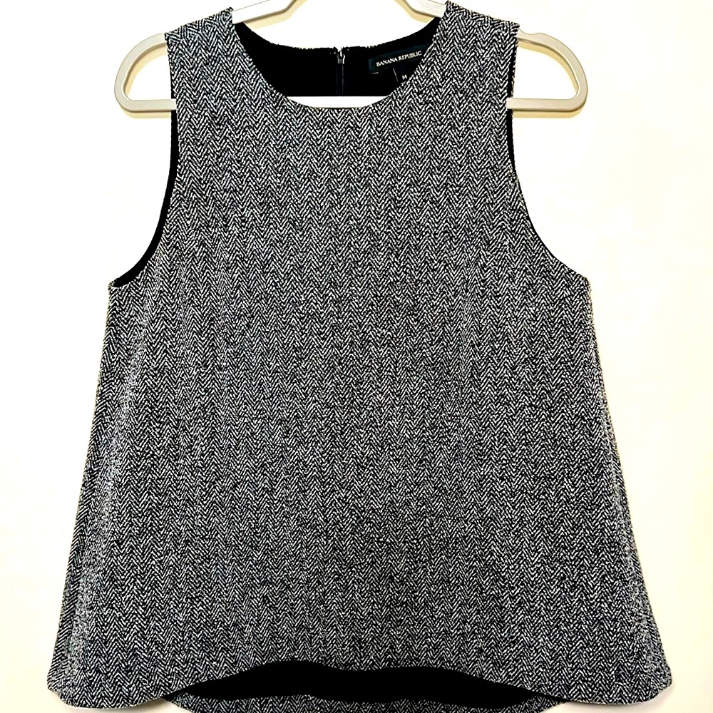 Banana Republic M layering top vest style adorable over white button up EUC
